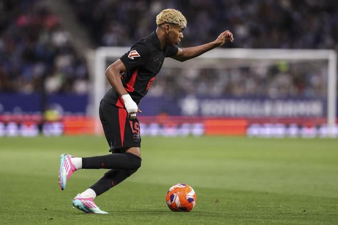 记者：洛佩斯因伤缺席泰山队训练，大概率将缺席赛季收官战