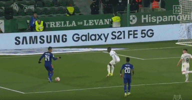 前河北队门将王年将成拍戏时被打伤，眼角被打开缝了三针