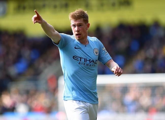 图片报：西蒙斯因抱怨颈痛缺席昨日合练，很可能缺战今日比赛